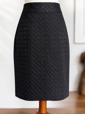 Banana Republic Black Textured Pencil Skirt Size 6 Career Chic